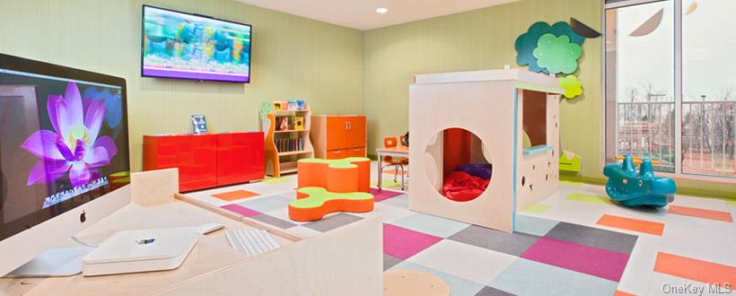 #17 photo, 40-26 college point Boulevard, Flushing , NY 11354