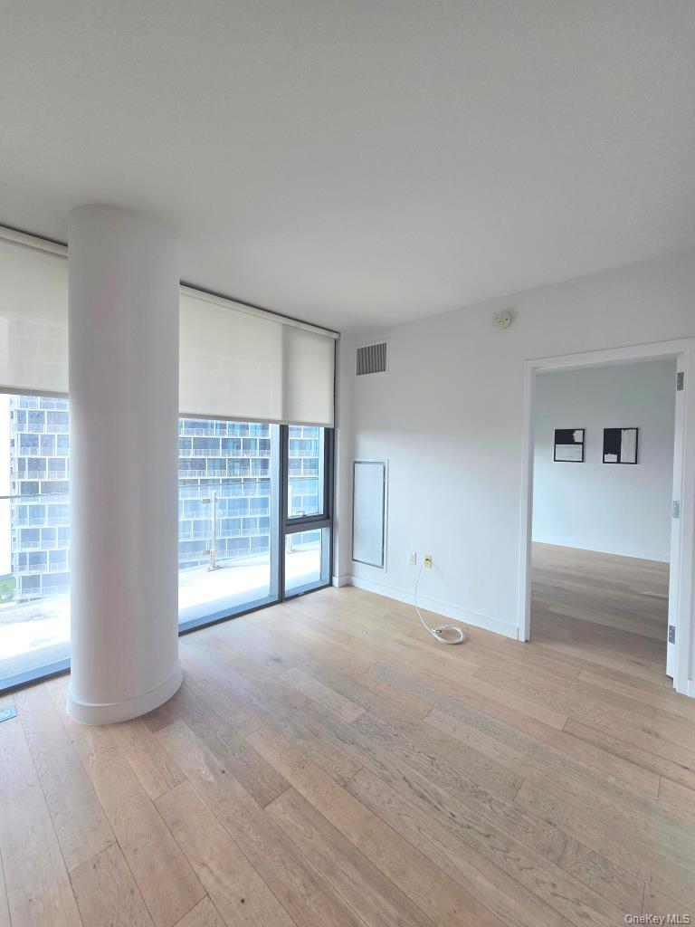 #11 photo, 131-01 40th Road, クイーンズ区 Flushing , NY 11354