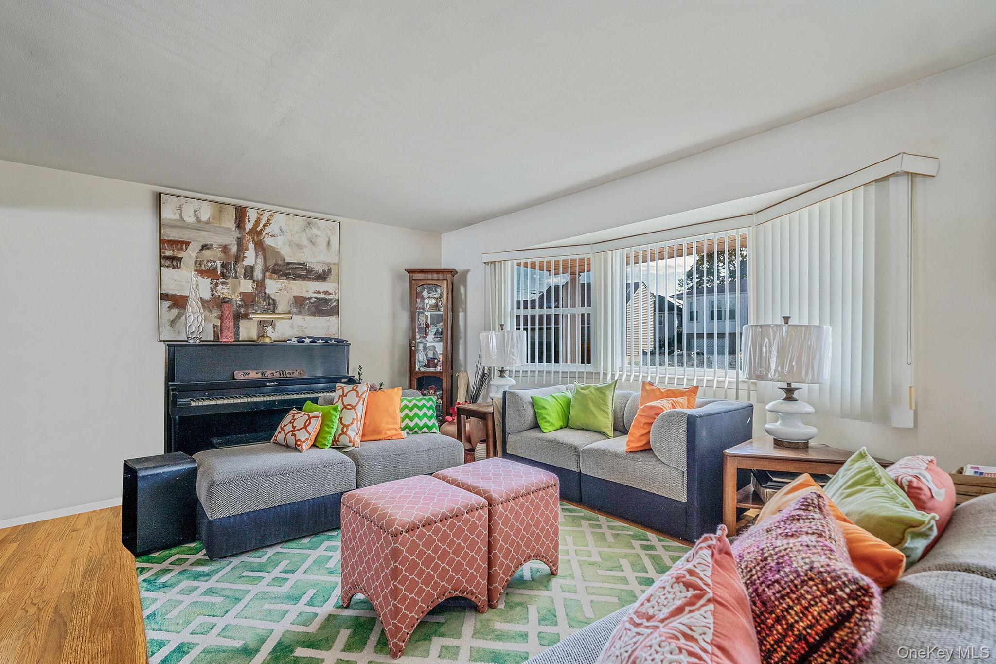 #2 photo, 2595 Castle Court, ナッソー郡 North Bellmore , NY 11710