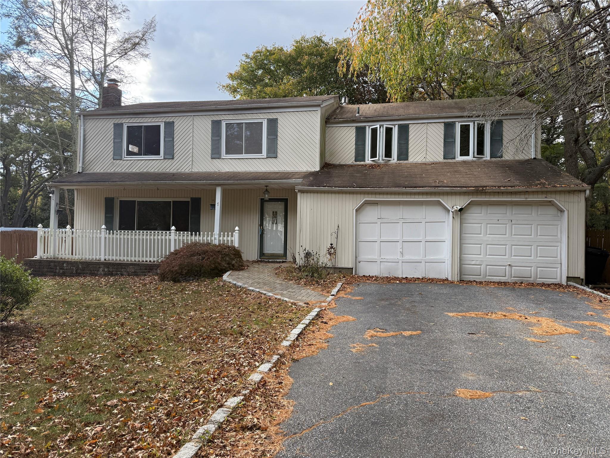#1 photo, 7 Shoreham Drive, Dix Hills , NY 11746