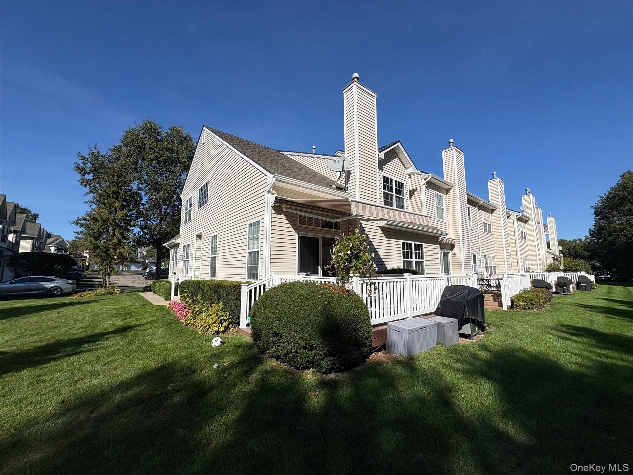 #1 photo, 109 Manitou Trail, サフォーク郡 Kings Park , NY 11754