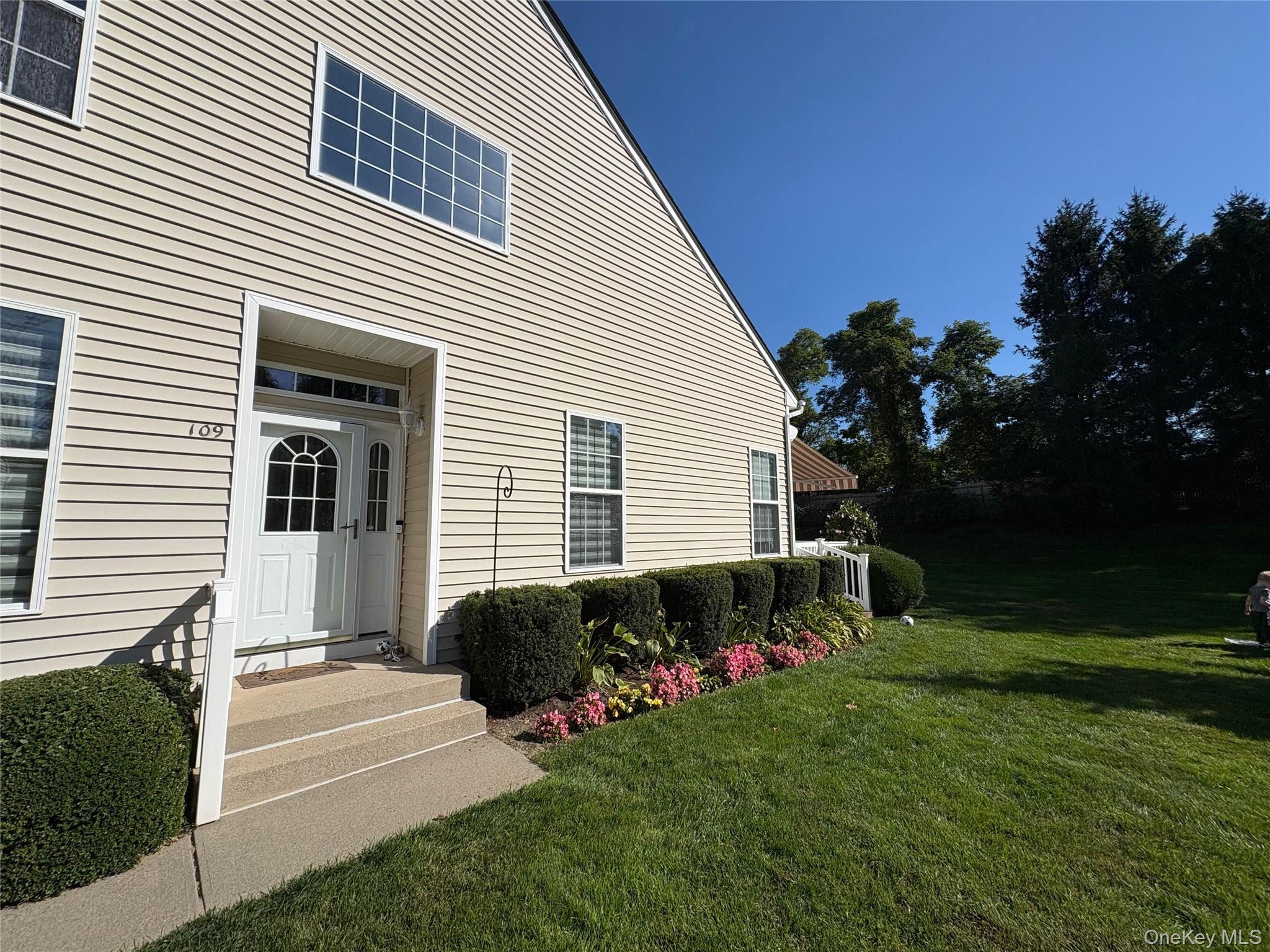 #2 photo, 109 Manitou Trail, サフォーク郡 Kings Park , NY 11754