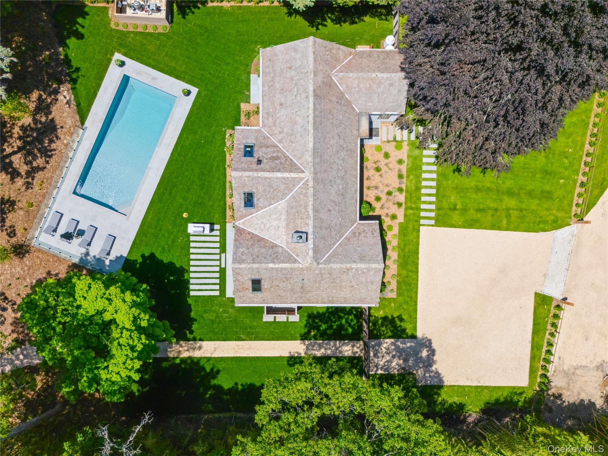 #1 photo, 16 Walker Court, サフォーク郡 East Quogue , NY 11942