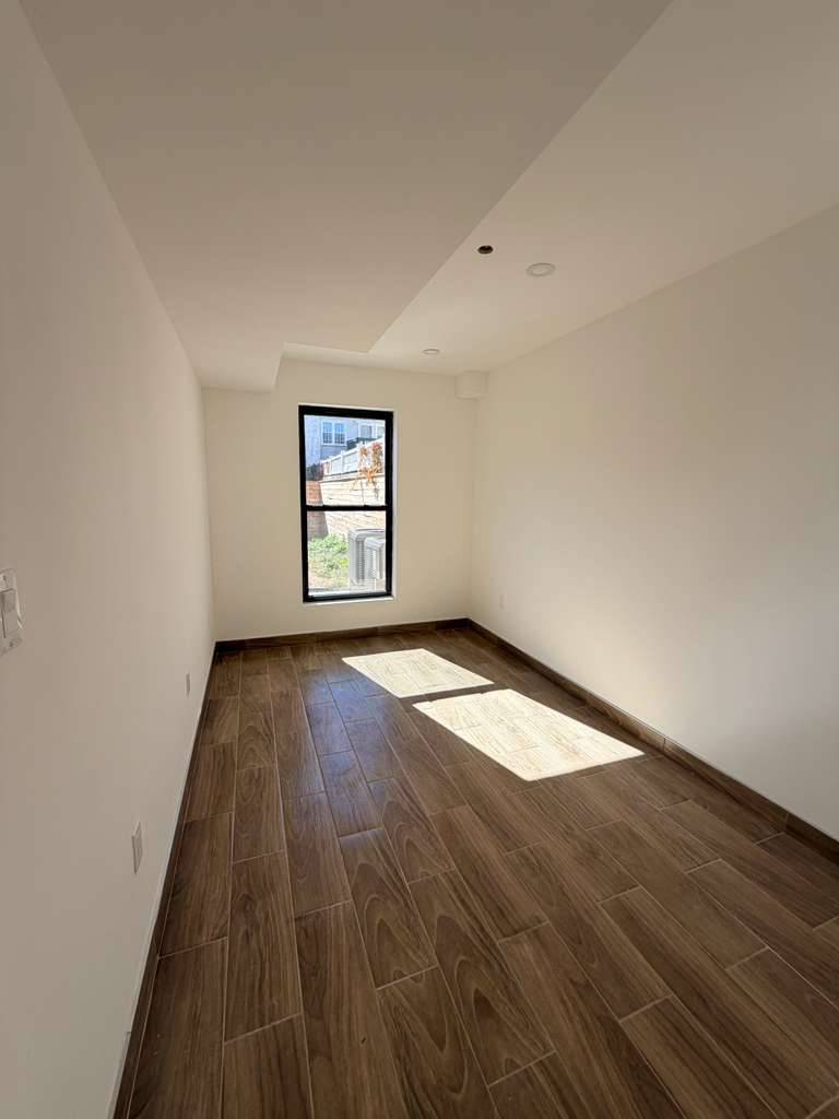 #5 photo, 218-36 133rd Rd, Springfield Gardens , NY 11413