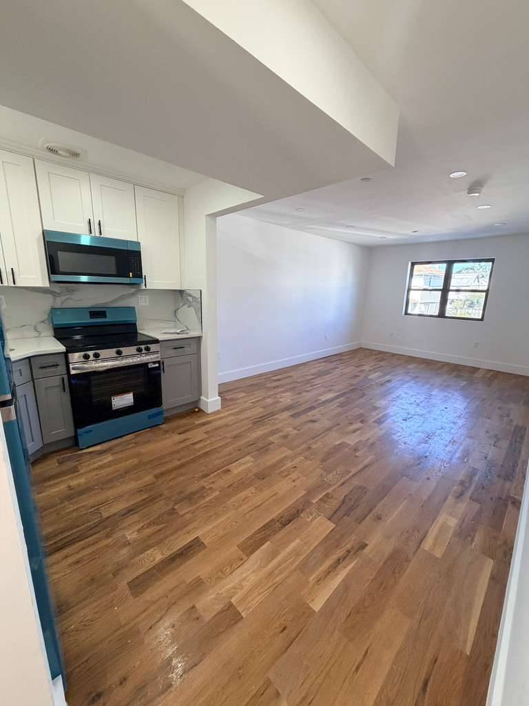 #7 photo, 218-36 133rd Rd, Springfield Gardens , NY 11413