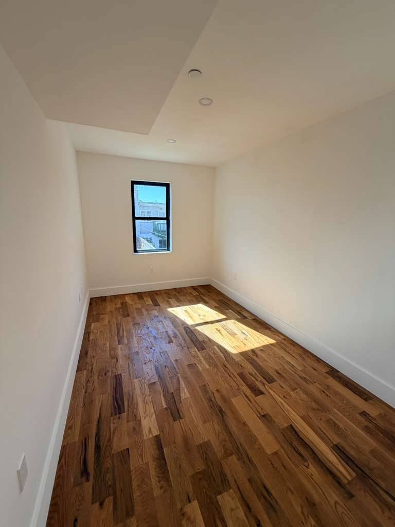 #8 photo, 218-36 133rd Rd, Springfield Gardens , NY 11413