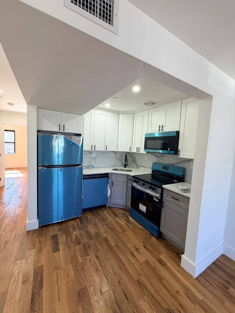 #9 photo, 218-36 133rd Rd, Springfield Gardens , NY 11413