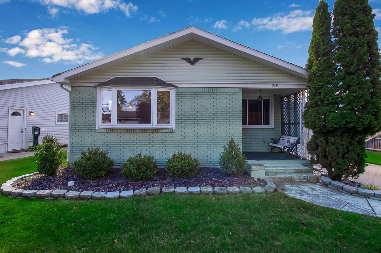 #1 photo, 319 S Creek Dr, Depew , NY 14043