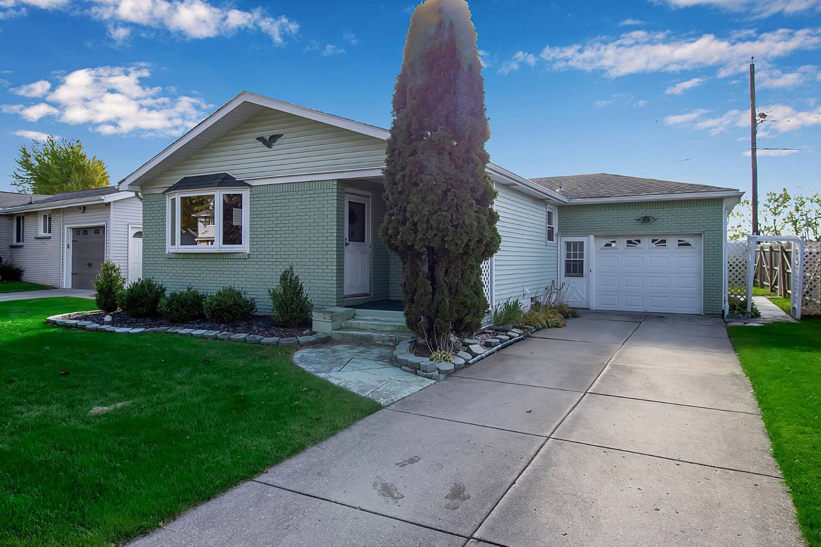 #2 photo, 319 S Creek Dr, Depew , NY 14043