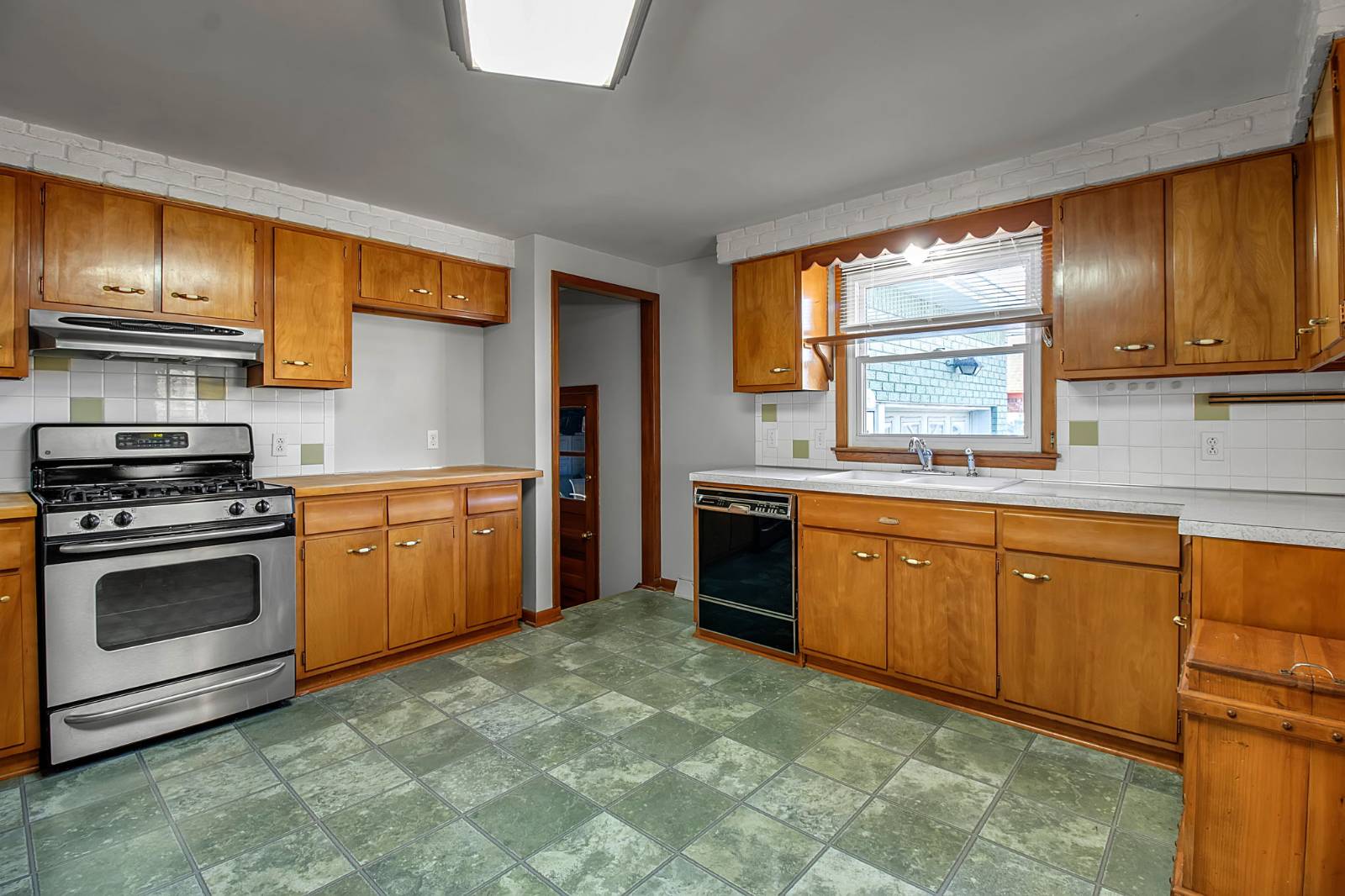 #29 photo, 319 S Creek Dr, Depew , NY 14043