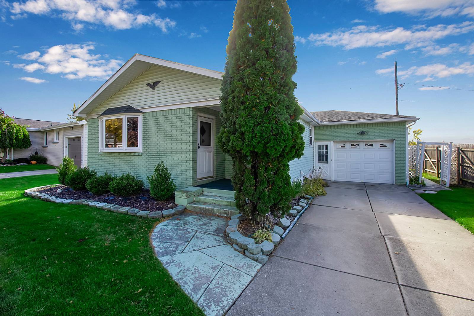 #3 photo, 319 S Creek Dr, Depew , NY 14043