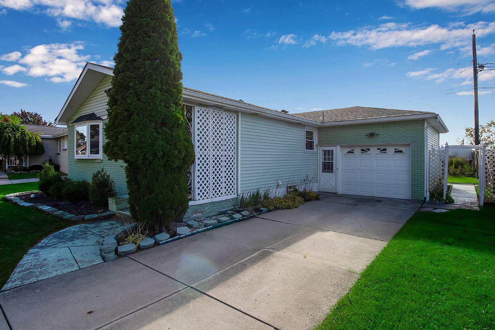 #4 photo, 319 S Creek Dr, Depew , NY 14043