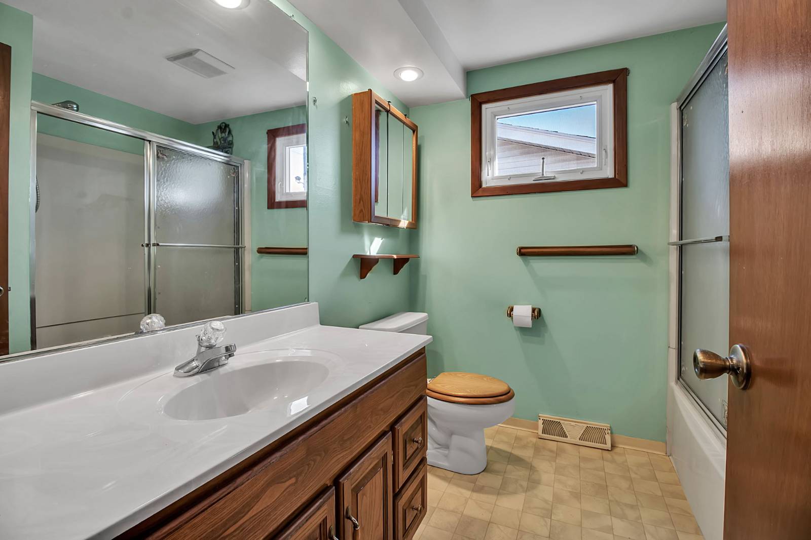 #42 photo, 319 S Creek Dr, Depew , NY 14043