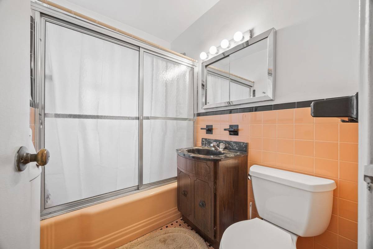 #12 photo, 4550 218th St, クイーンズ区 Bayside , NY 11361