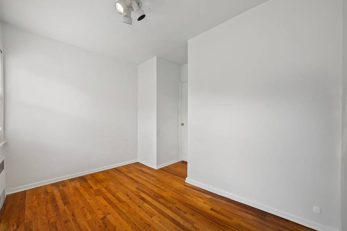 #15 photo, 4550 218th St, クイーンズ区 Bayside , NY 11361