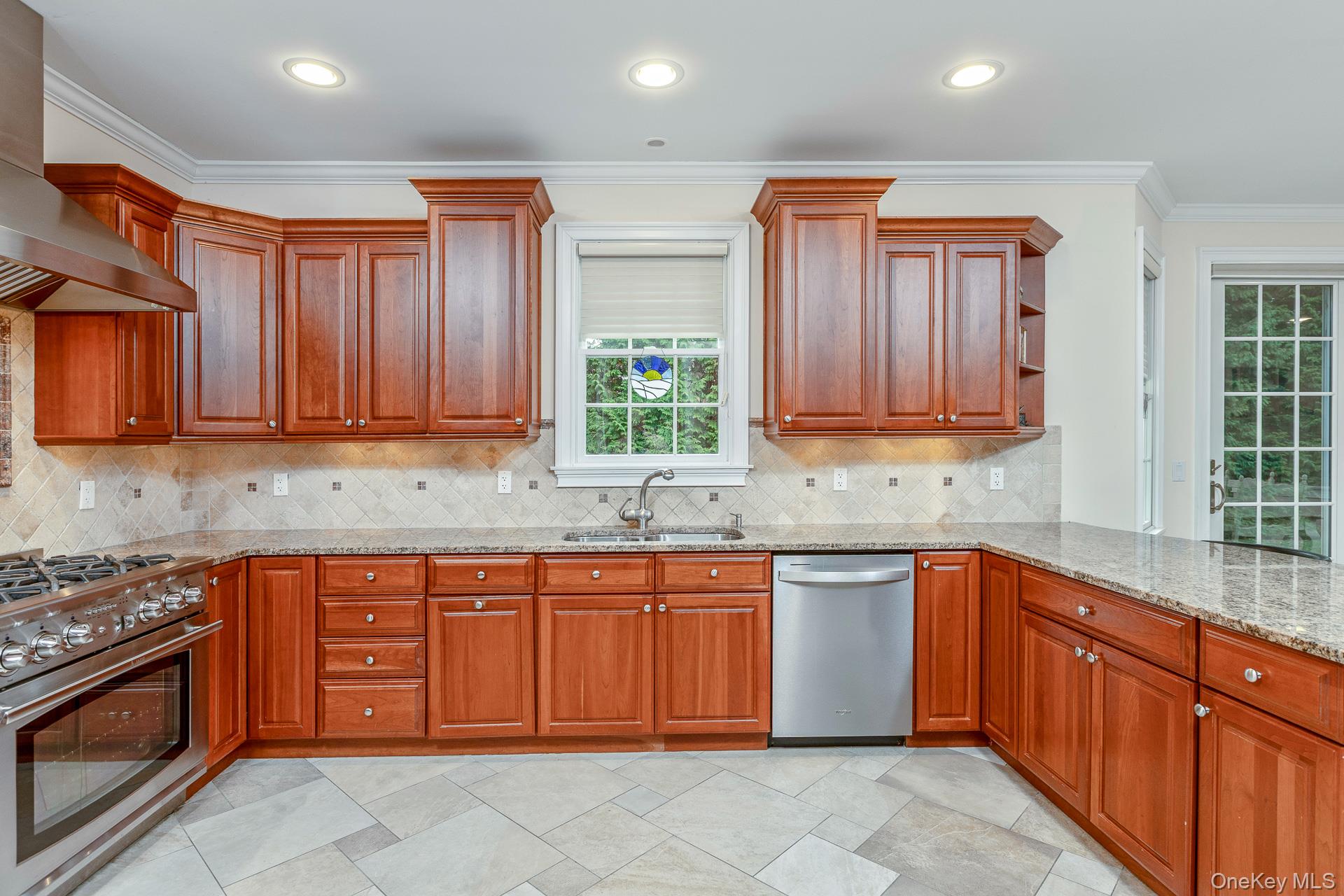 #16 photo, 4 Martin Avenue, サフォーク郡 Shoreham , NY 11786