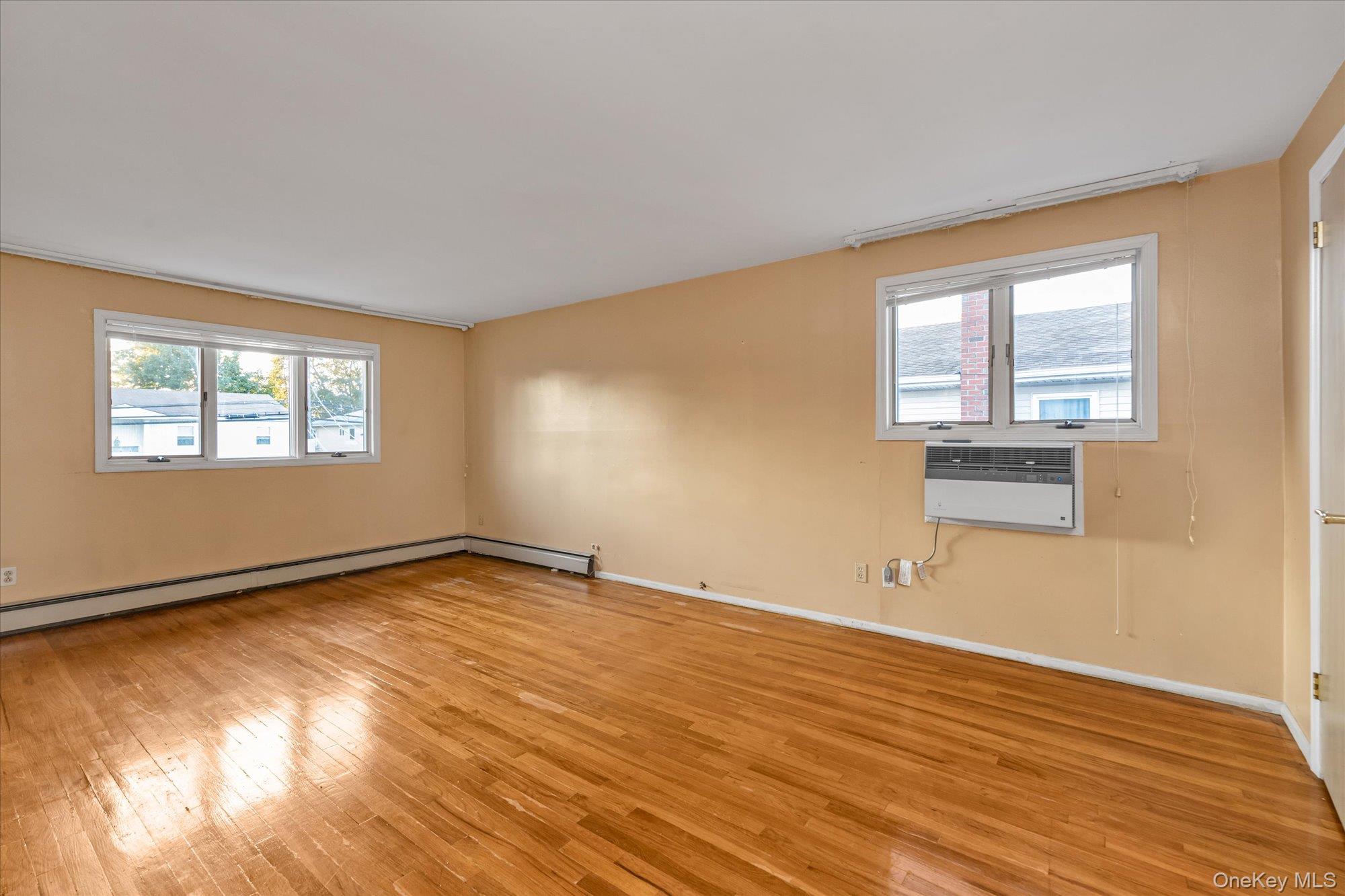 #12 photo, 1827 Jefferson Avenue, ナッソー郡 North Bellmore , NY 11710