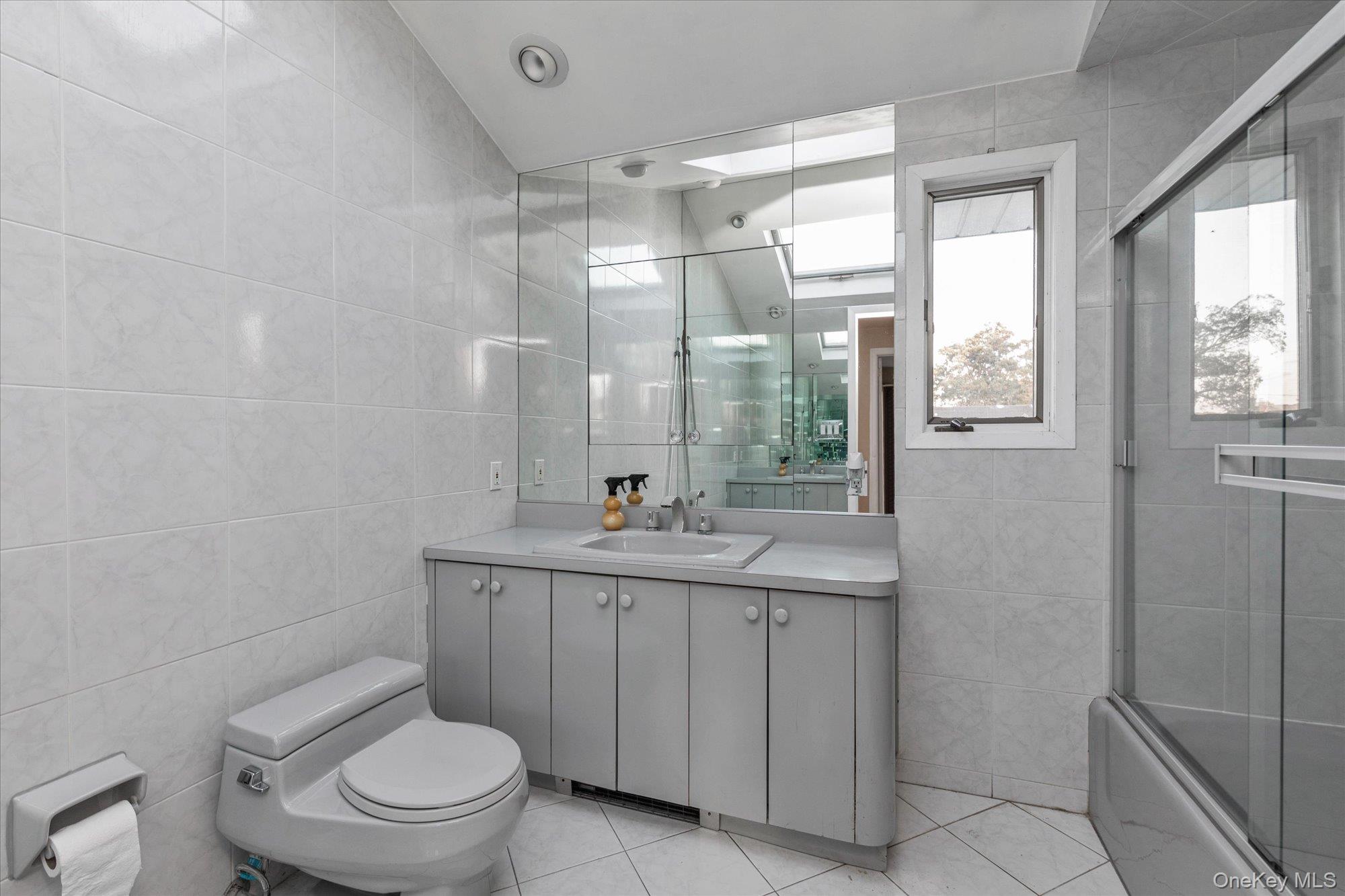 #17 photo, 1827 Jefferson Avenue, ナッソー郡 North Bellmore , NY 11710