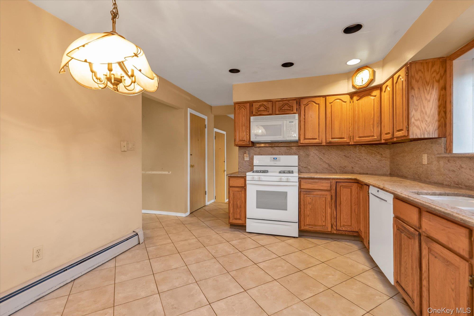 #8 photo, 1827 Jefferson Avenue, ナッソー郡 North Bellmore , NY 11710