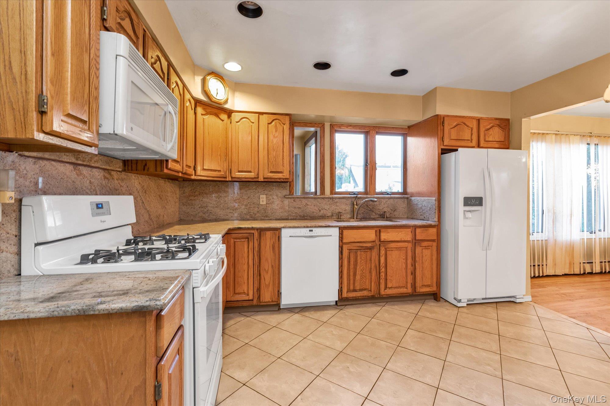 #9 photo, 1827 Jefferson Avenue, ナッソー郡 North Bellmore , NY 11710