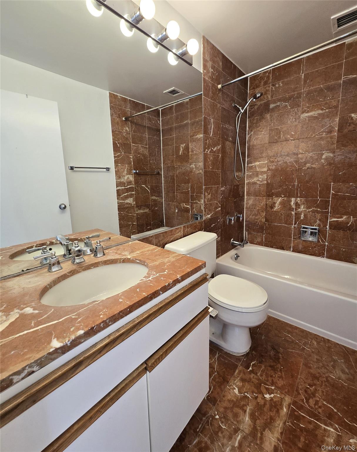 #12 photo, 201 W 74 Street, マンハッタン New York (Manhattan) , NY 10023