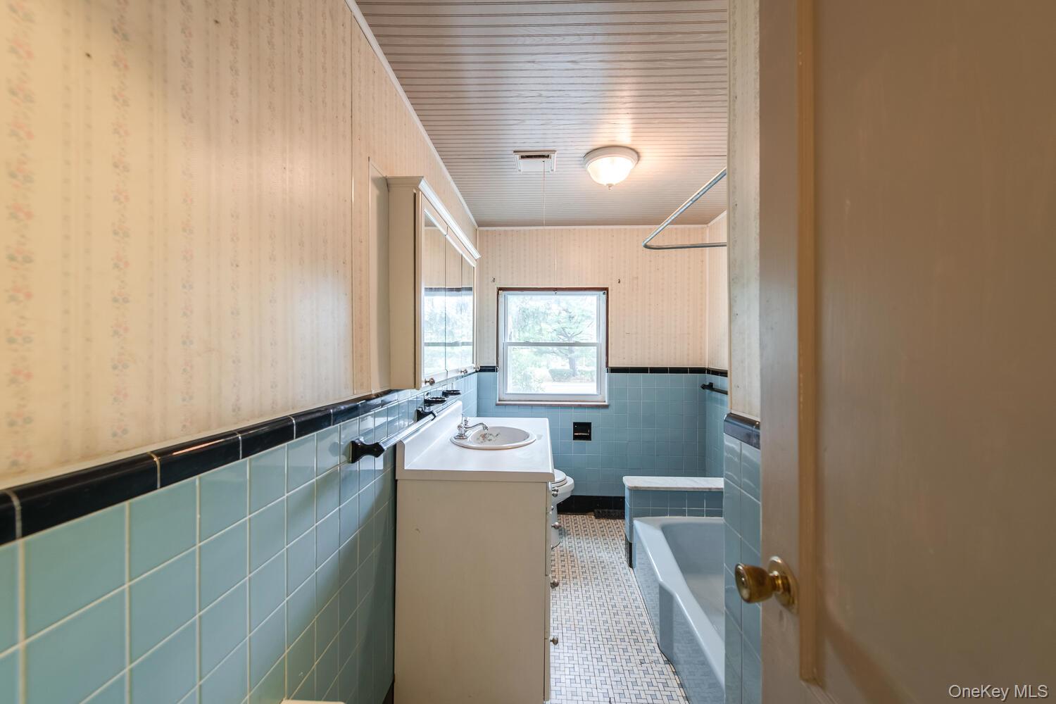 #20 photo, 88 Buckingham Avenue, Poughkeepsie , NY 12601