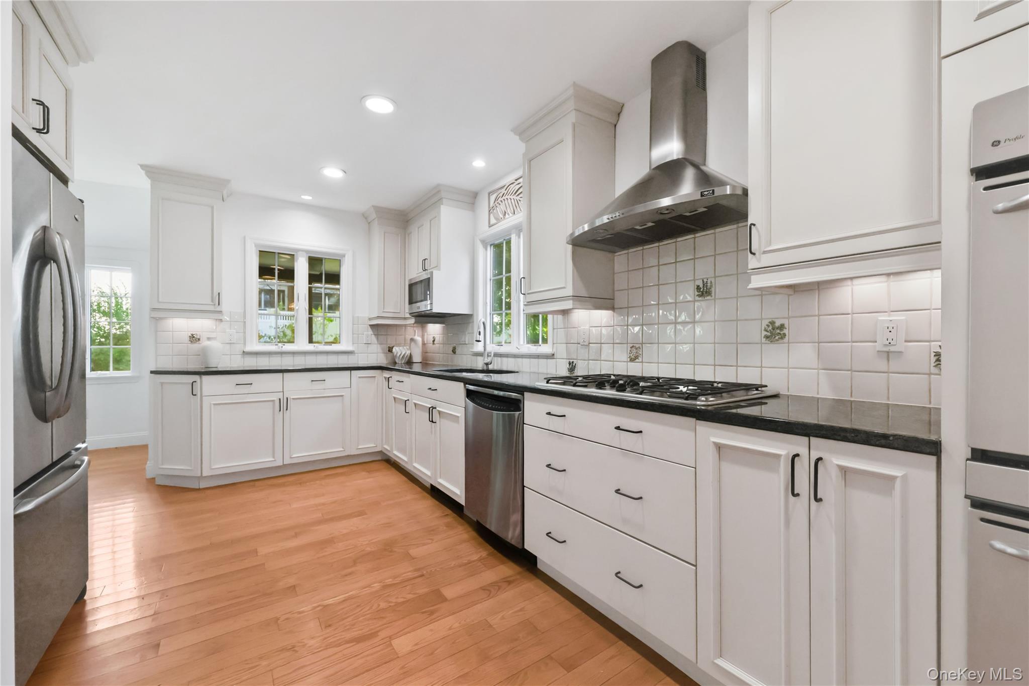 #12 photo, 19 Huntwood Place, Mount Vernon , NY 10552