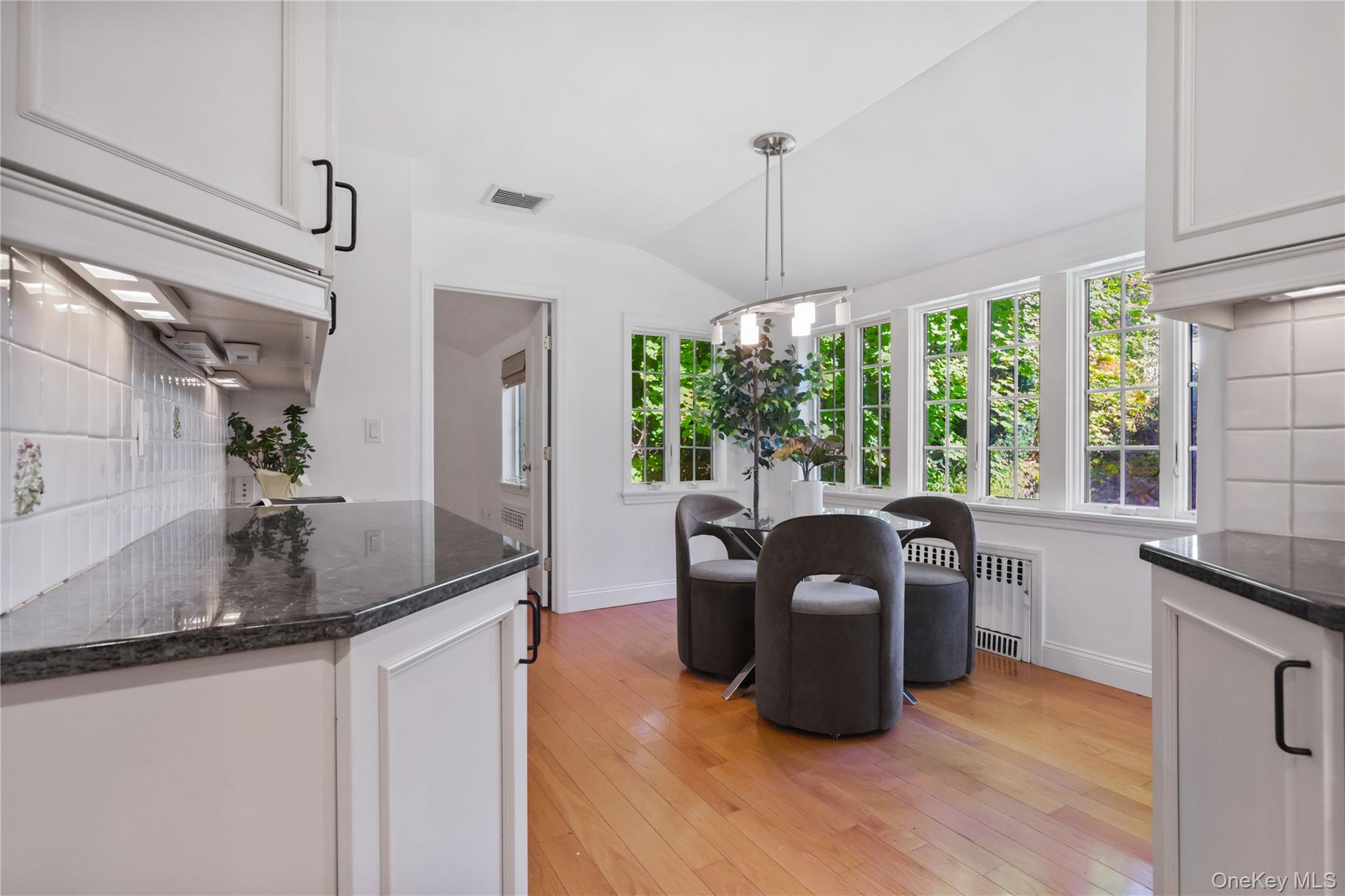 #14 photo, 19 Huntwood Place, Mount Vernon , NY 10552