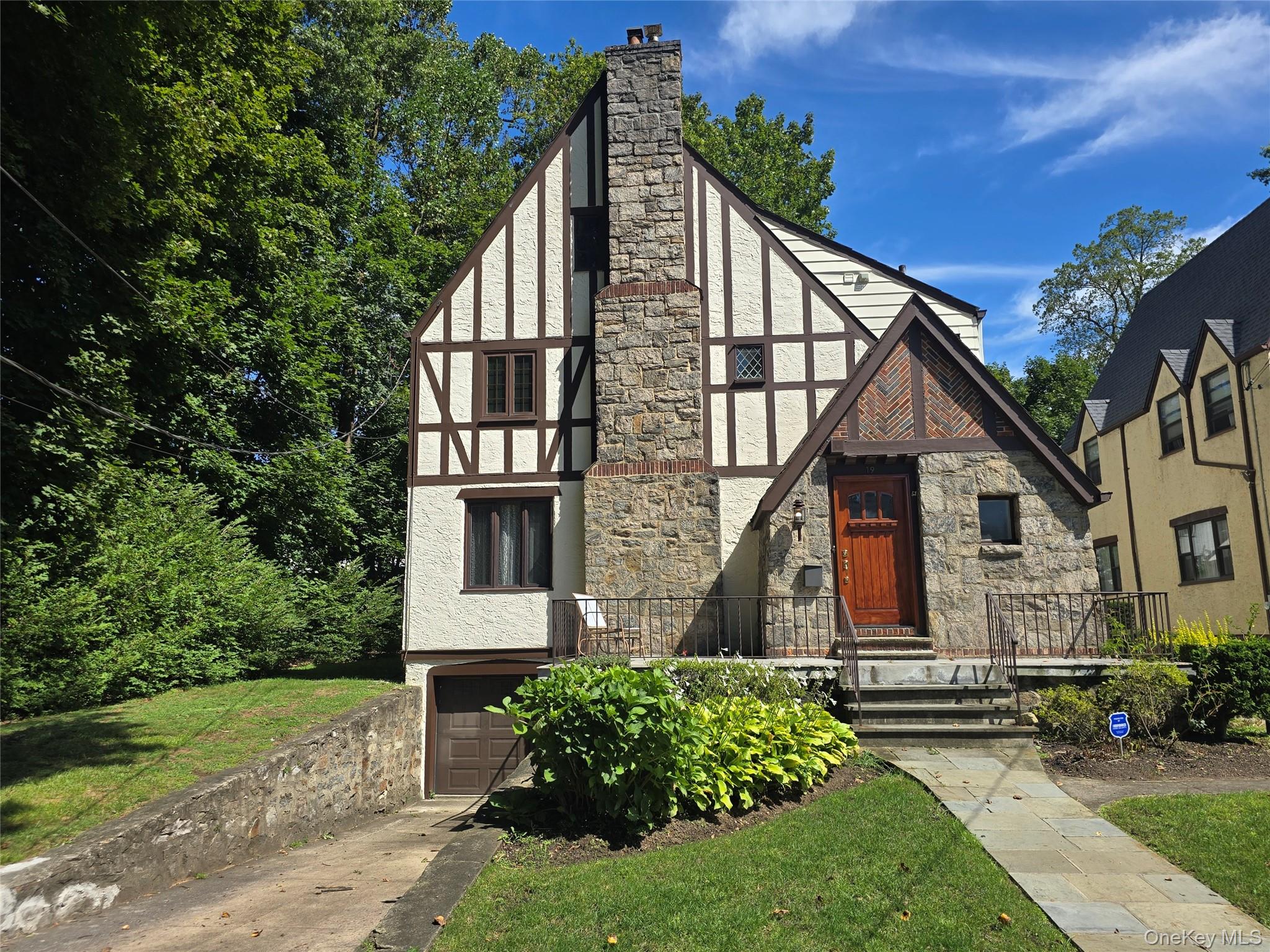 #3 photo, 19 Huntwood Place, Mount Vernon , NY 10552