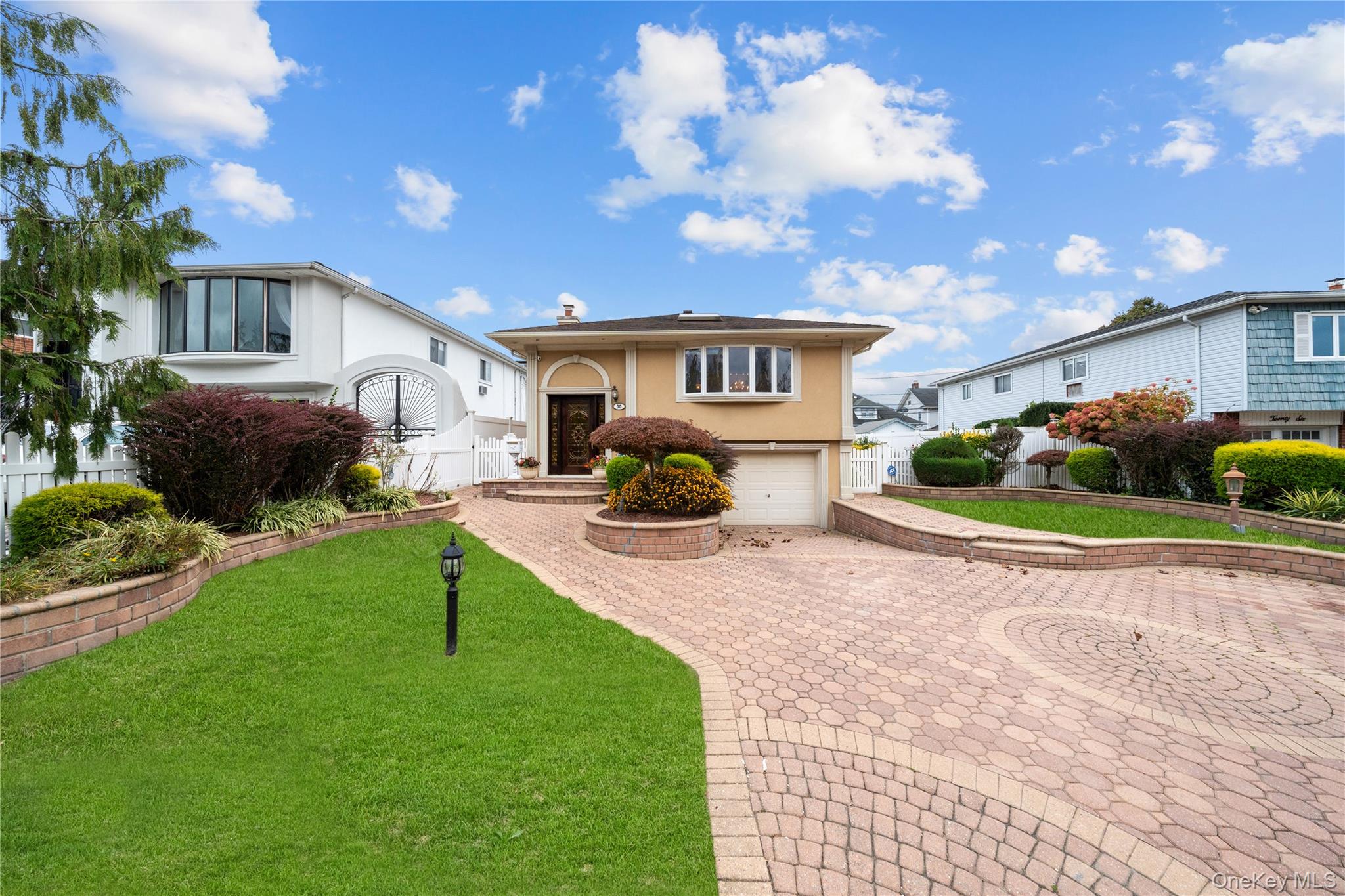 #2 photo, 30 Angevine Avenue, ナッソー郡 Hempstead , NY 11550