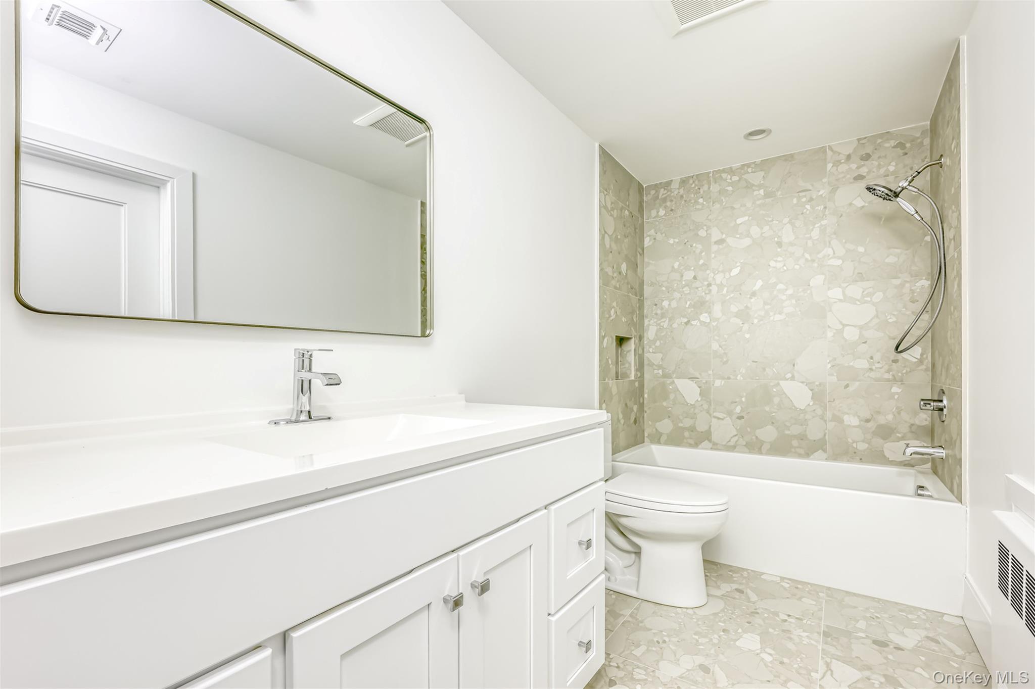 #17 photo, 28 Silverwood Circle, Suffern , NY 10901