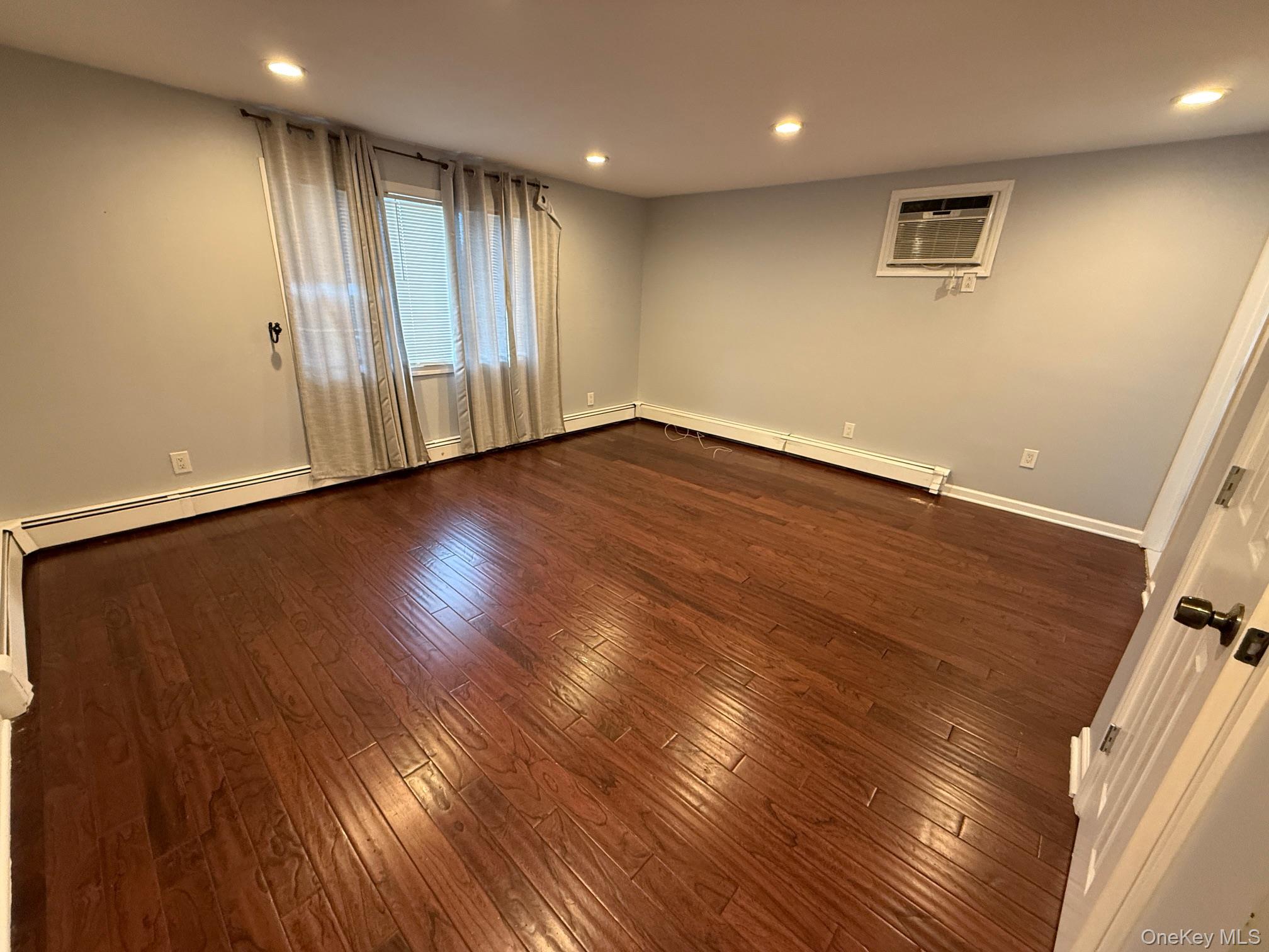 #18 photo, 198 Guildford Court, West Hempstead , NY 11552