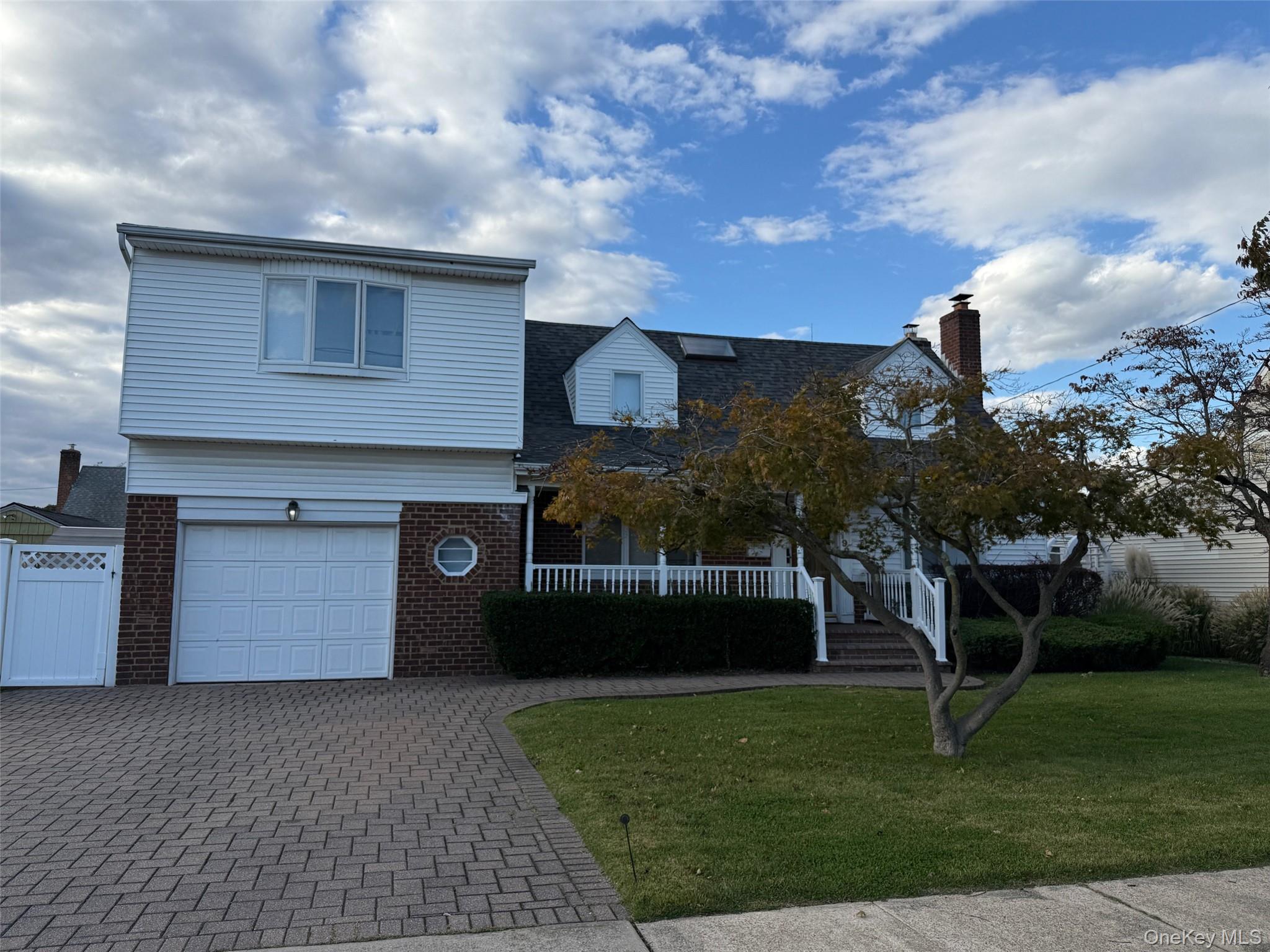 #2 photo, 198 Guildford Court, West Hempstead , NY 11552