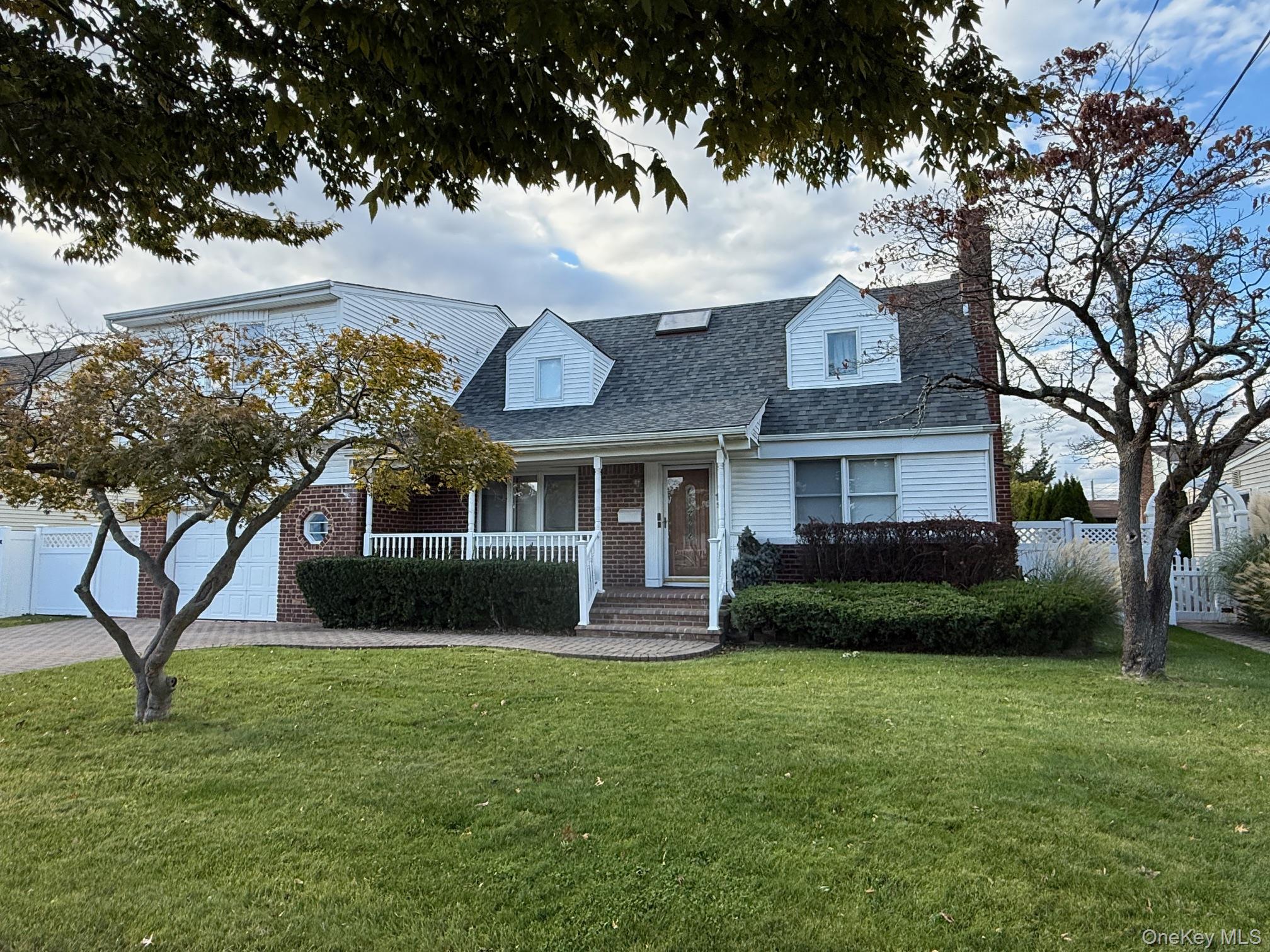 #3 photo, 198 Guildford Court, West Hempstead , NY 11552