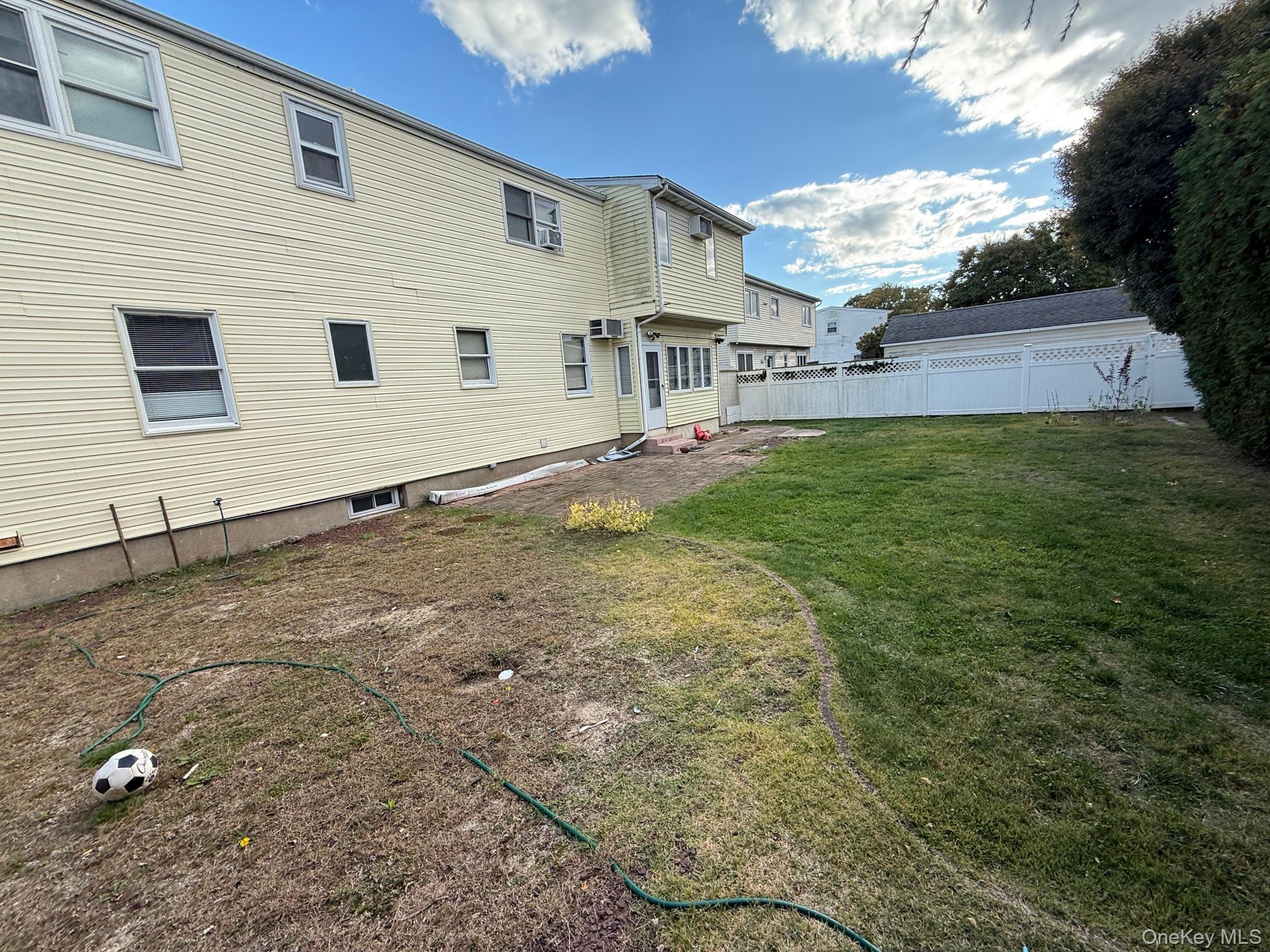 #4 photo, 198 Guildford Court, West Hempstead , NY 11552