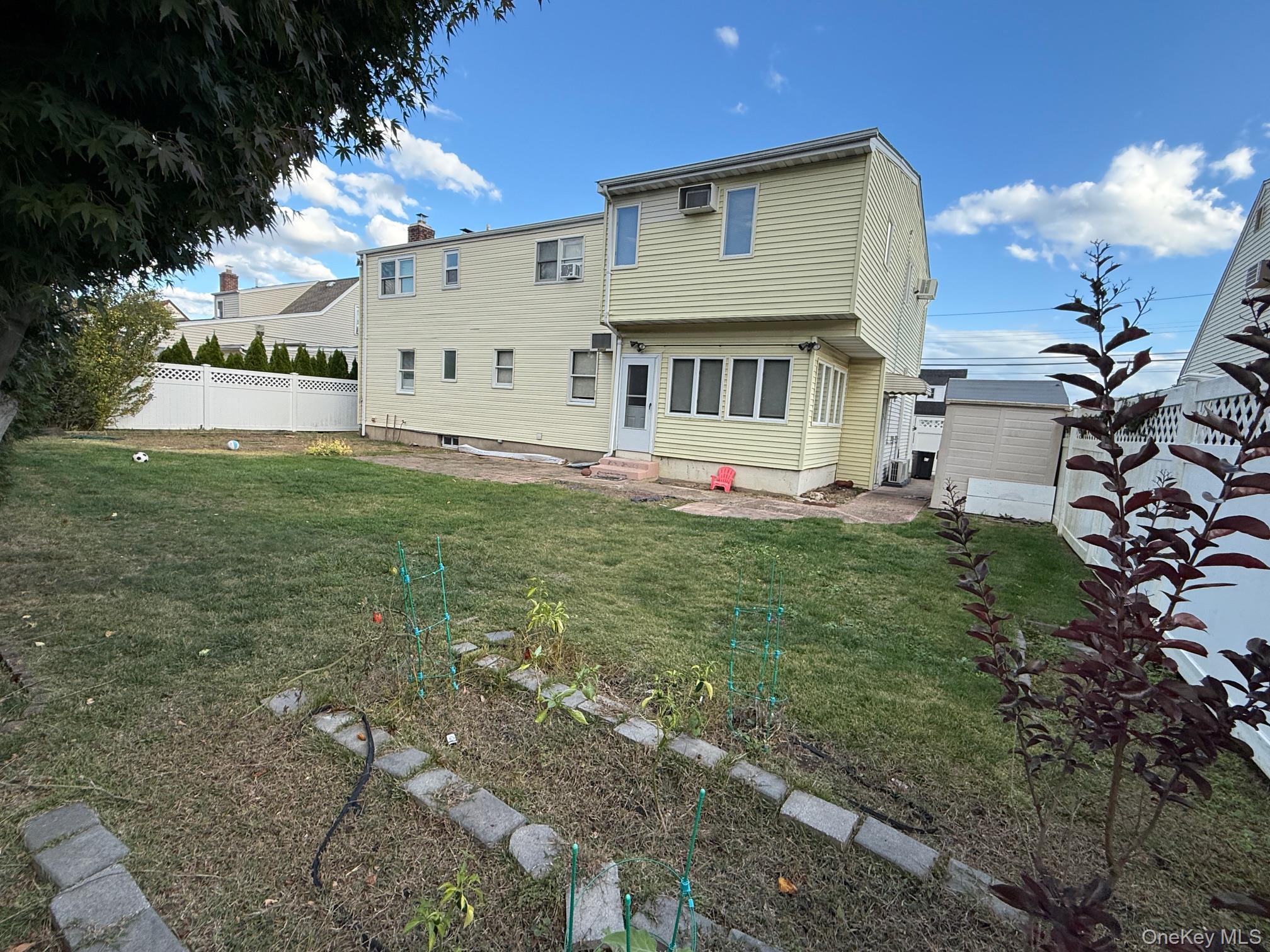 #5 photo, 198 Guildford Court, West Hempstead , NY 11552