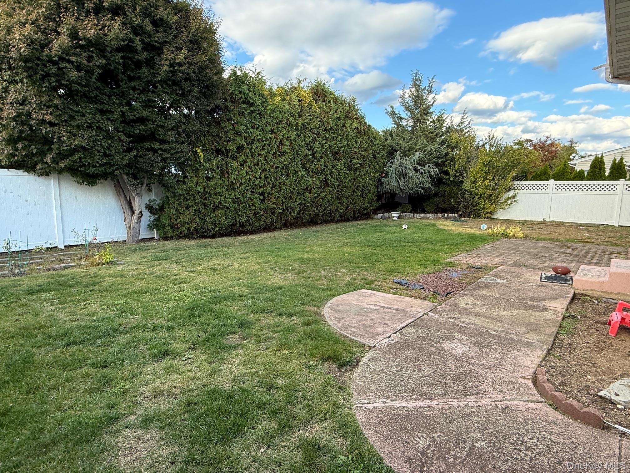 #6 photo, 198 Guildford Court, West Hempstead , NY 11552