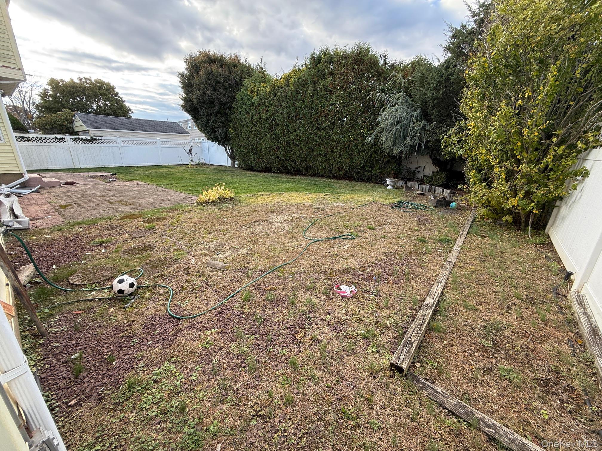 #7 photo, 198 Guildford Court, West Hempstead , NY 11552