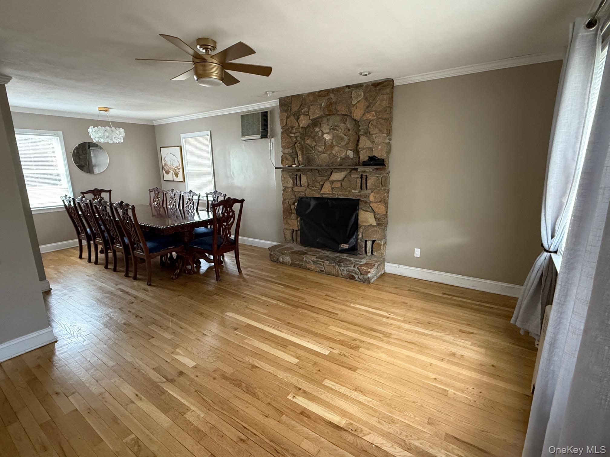 #8 photo, 198 Guildford Court, West Hempstead , NY 11552