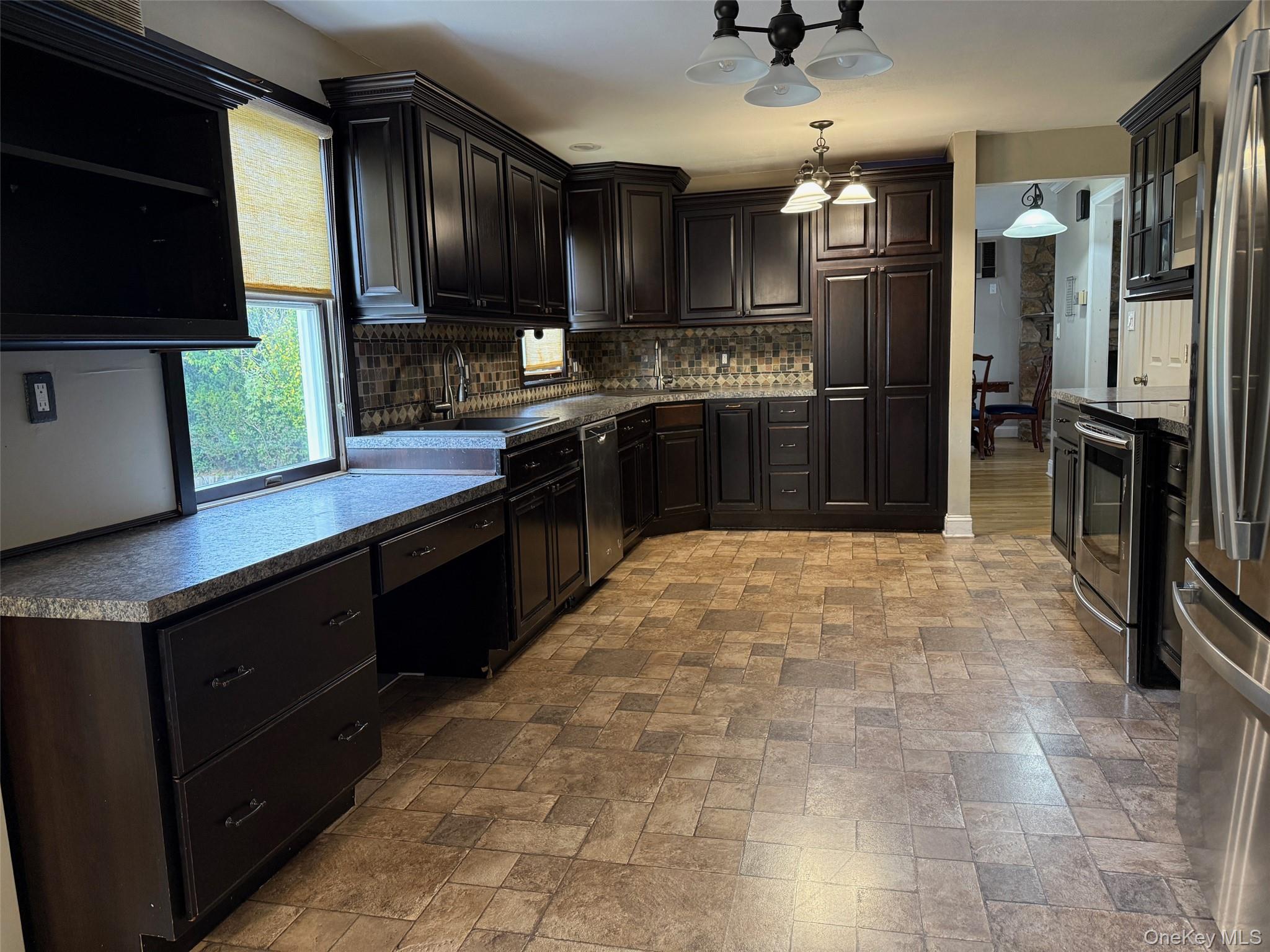 #9 photo, 198 Guildford Court, West Hempstead , NY 11552