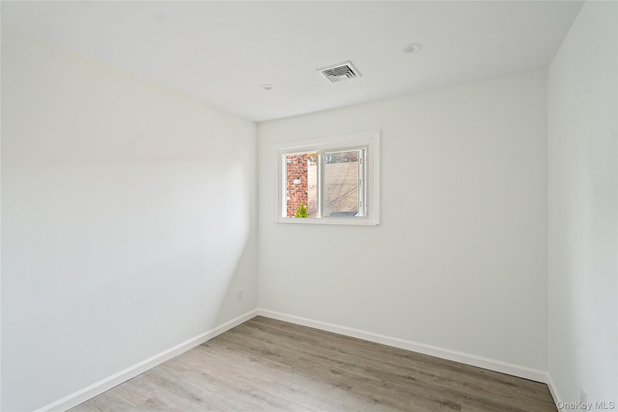 #11 photo, 1269 Dekoven Street, Rockville Centre , NY 11570