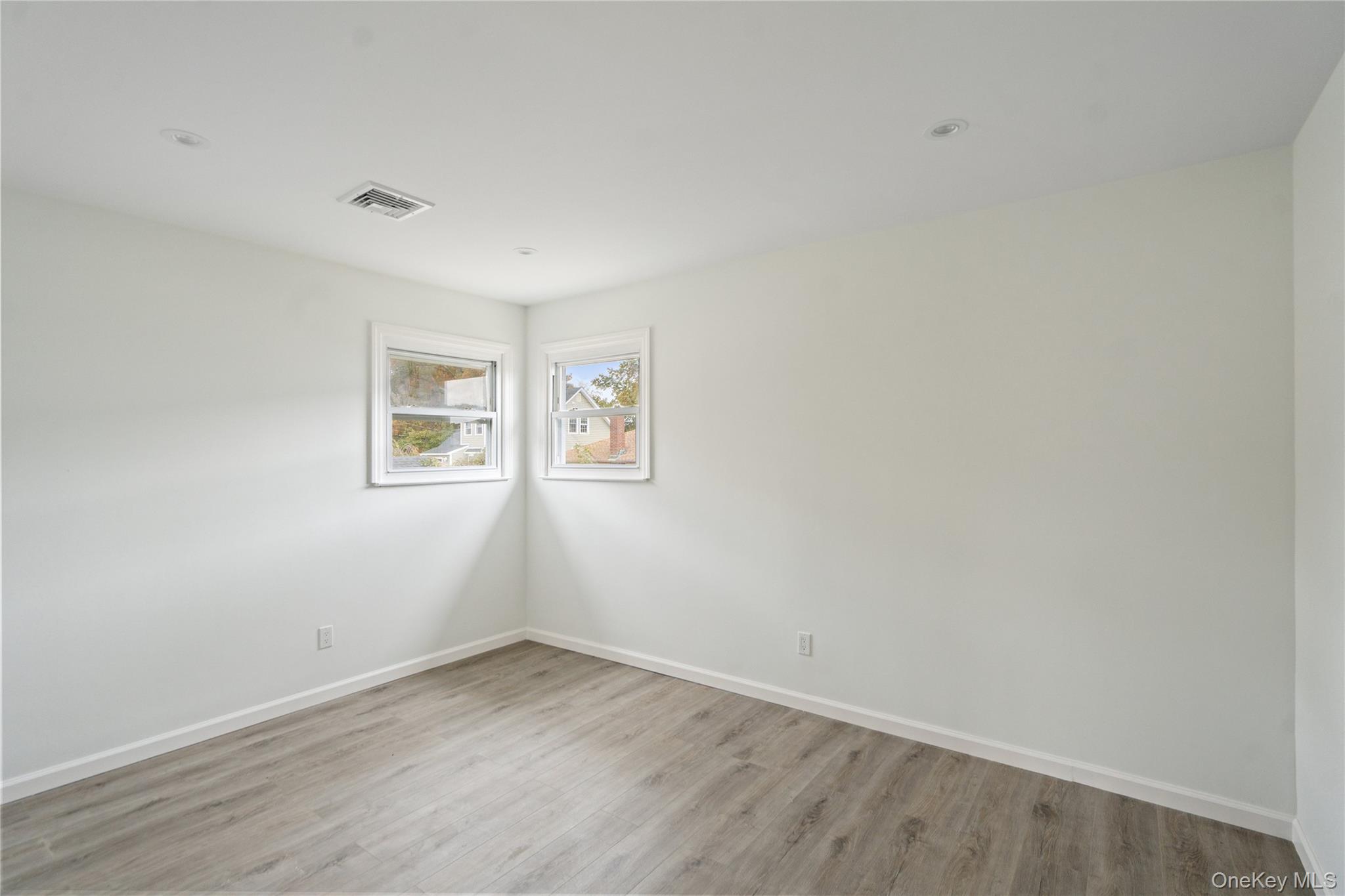 #12 photo, 1269 Dekoven Street, Rockville Centre , NY 11570