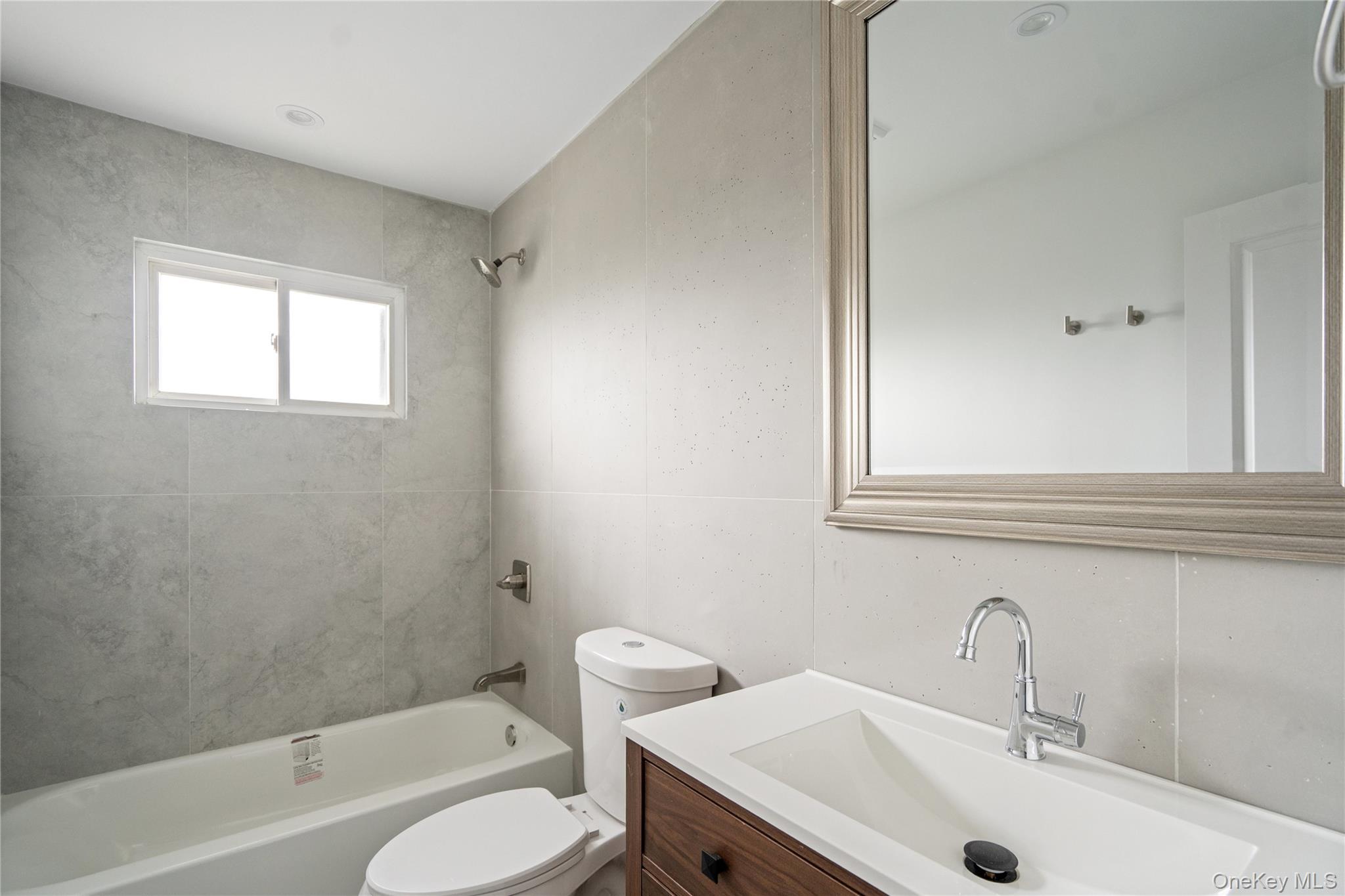 #6 photo, 1269 Dekoven Street, Rockville Centre , NY 11570