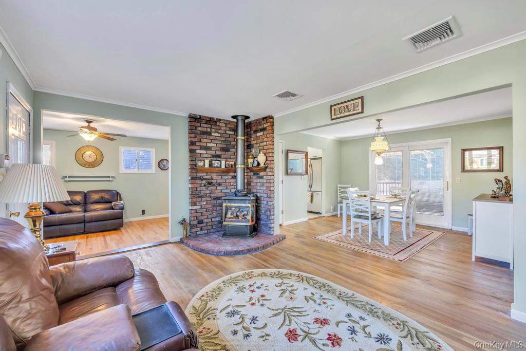 #10 photo, 136 Fulton Street, Massapequa Park , NY 11762