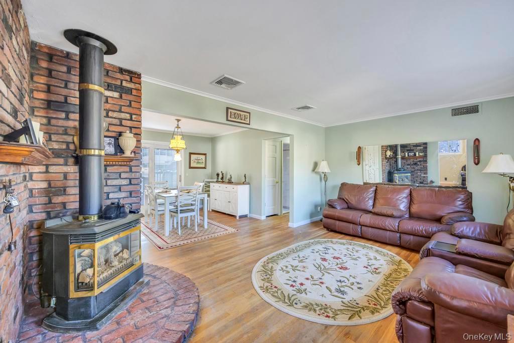 #11 photo, 136 Fulton Street, Massapequa Park , NY 11762