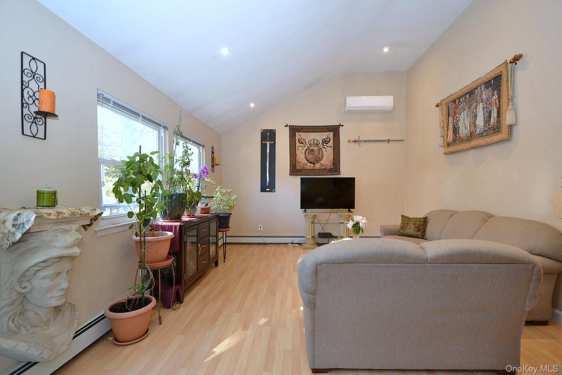 #14 photo, 47 Midway Street, サフォーク郡 Patchogue , NY 11772