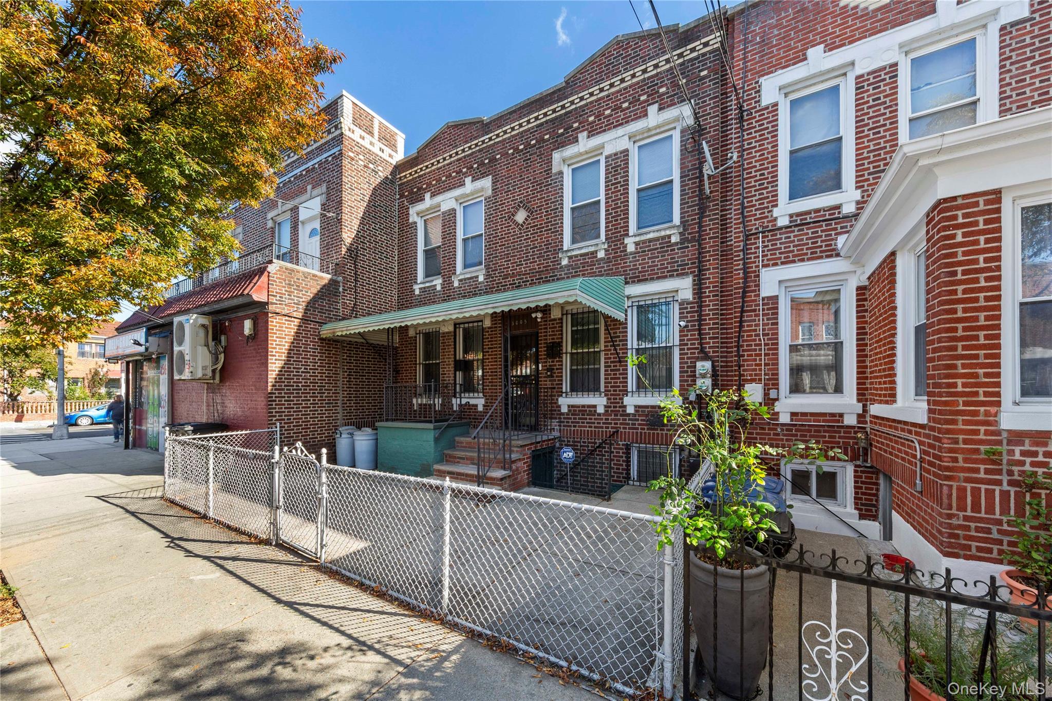 #2 photo, 3005 48th Street, クイーンズ区 Astoria , NY 11103