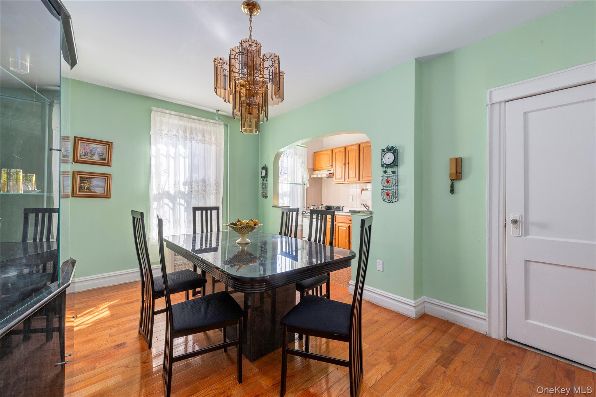 #5 photo, 3005 48th Street, クイーンズ区 Astoria , NY 11103