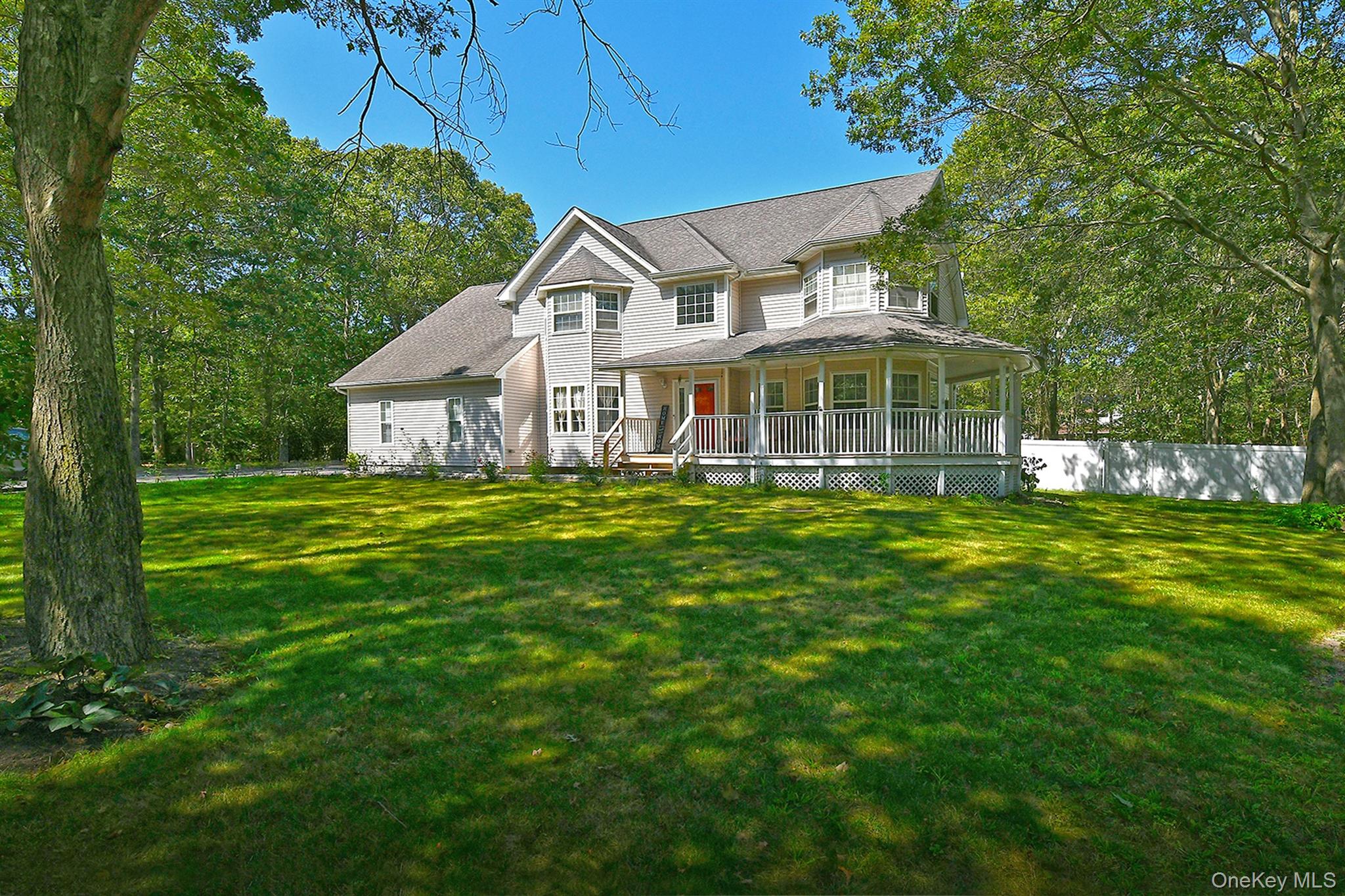 #1 photo, 187 Robinson Avenue, サフォーク郡 Medford , NY 11763