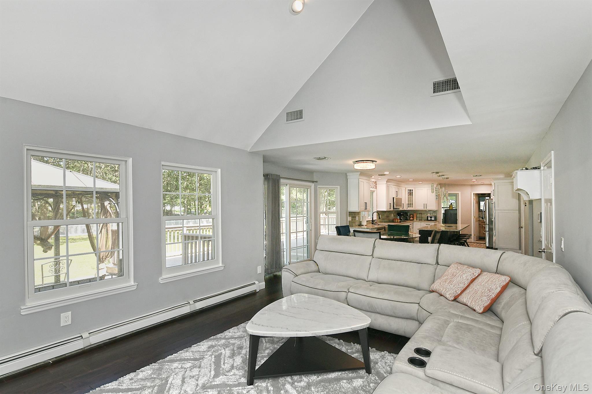 #8 photo, 187 Robinson Avenue, サフォーク郡 Medford , NY 11763